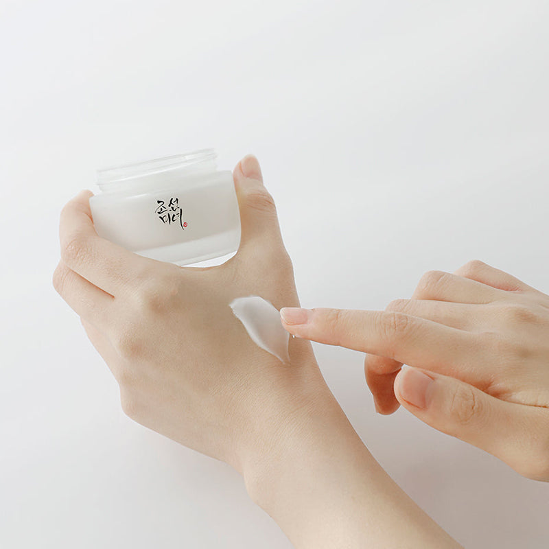 https://bo.partimefamous.com/FileUploads/produtos/skincare-coreana/creme-rosto/website_0o8a9464_800x_33e2e8fc-2a7a-4fe2-9cf4-3731bfc16eb41.jpg